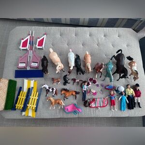 LARGE LOT VINTAGE AND MODERN BREYER HORSES ACCESSORIES DOLLS AND JUMPS